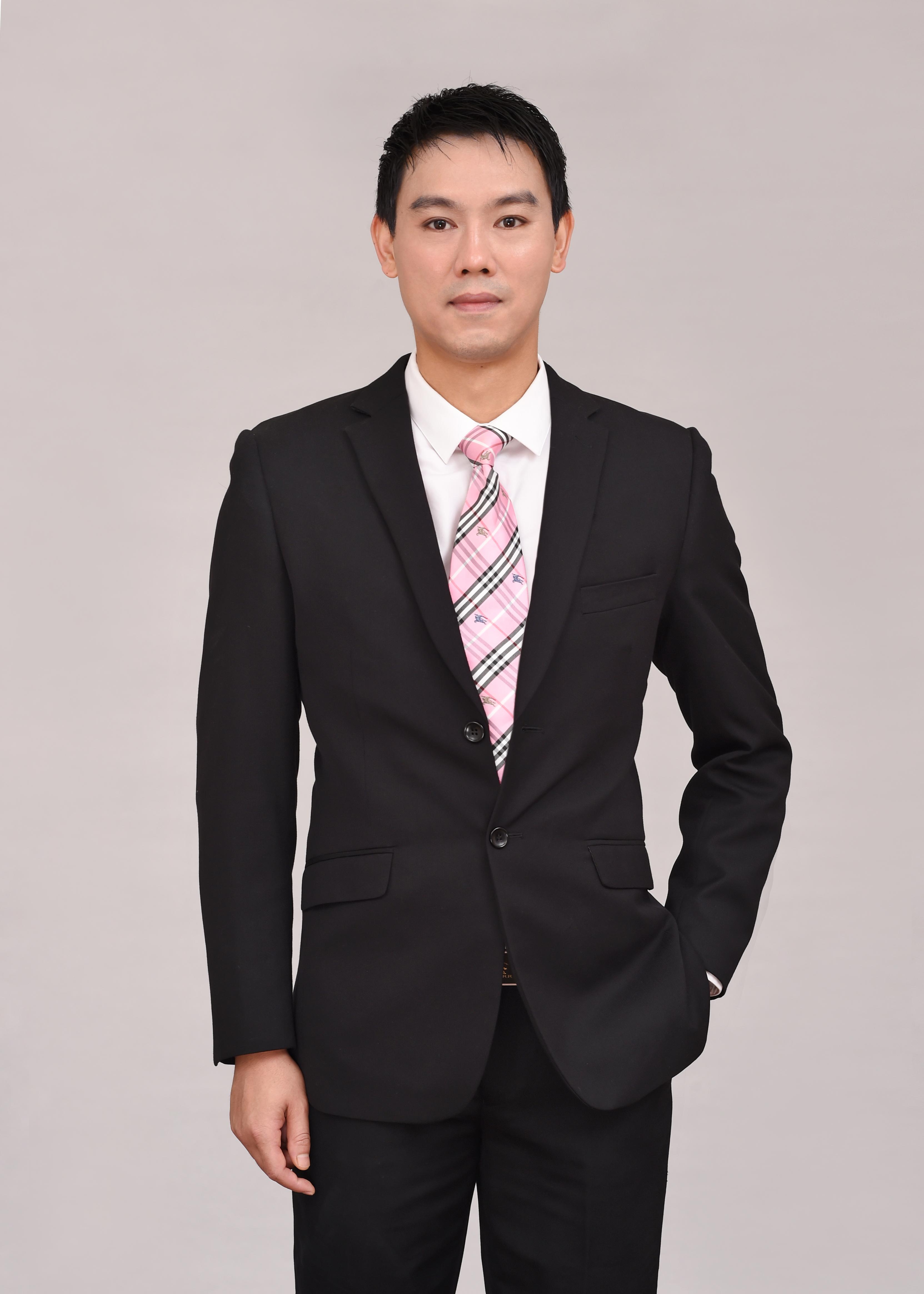 邓家伟 灯光与摄影艺术负责人